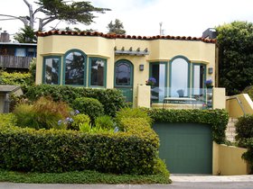 colorful-house-by-the-beach_4909530502_o.jpg