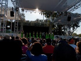 beijing-acrobats-taking-a-bow_4934171118_o.jpg
