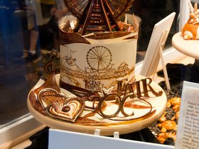 ferris-wheel-bread-sculpture_4933608485_o.jpg