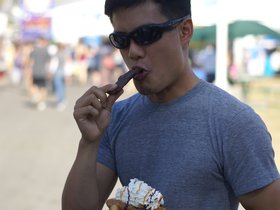 eatting-chocolate-covered-bacon-2_4903965417_o.jpg