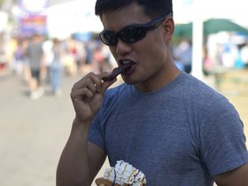 eatting-chocolate-covered-bacon-3_4904556782_o.jpg