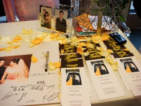 guest-table_5092159152_o.jpg
