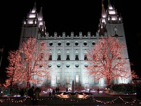 mormon-temple-at-night_5317286839_o.jpg